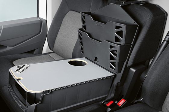 Multifunktionsbox für die Beifahrerdoppelsitzbank.